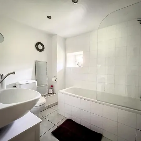 Rural Centre Manche, Calme, Jardin, Parking, 17km Des Plages * Montpinchon