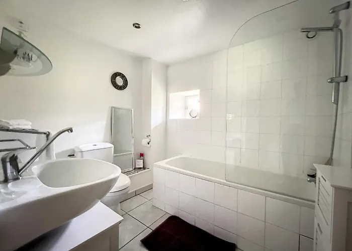 Rural Centre Manche, Calme, Jardin, Parking, 17km Des Plages * Montpinchon