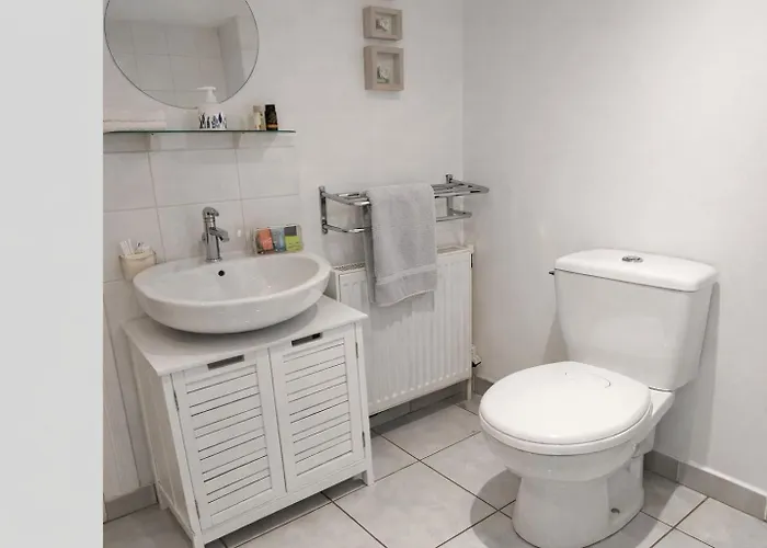 Rural Centre Manche, Calme, Jardin, Parking, 17km Des Plages Montpinchon